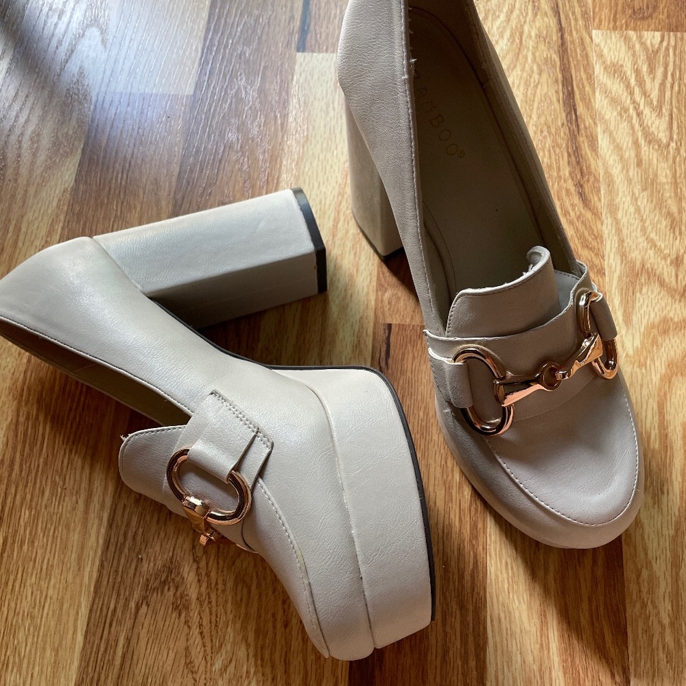 Women Size 9 Platform Style High Heels - Picture 1 of 4